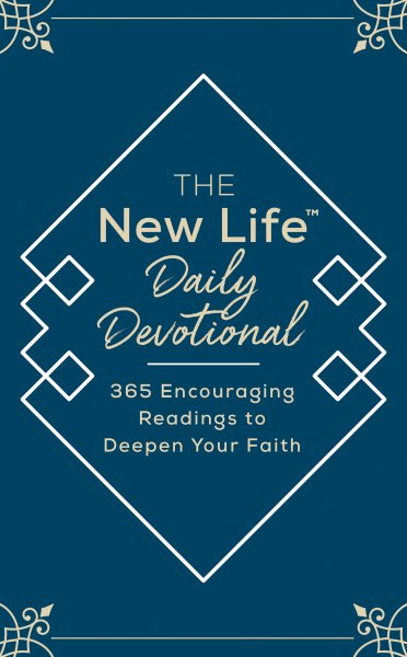 The New Life Daily Devotional: 365 Encouraging Readings to Deepen Your Faith cover